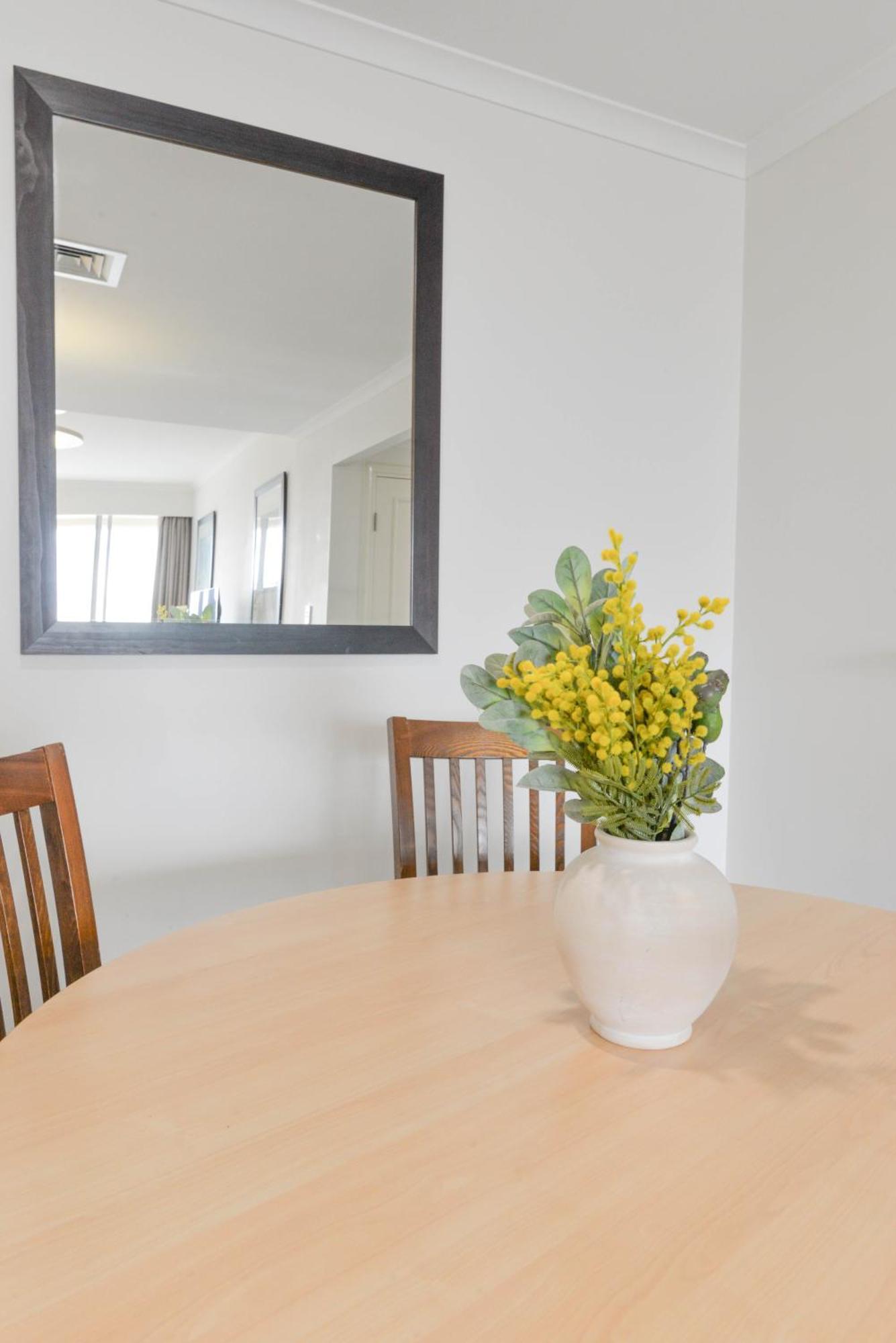 Apartment Stunning With High-level Views *