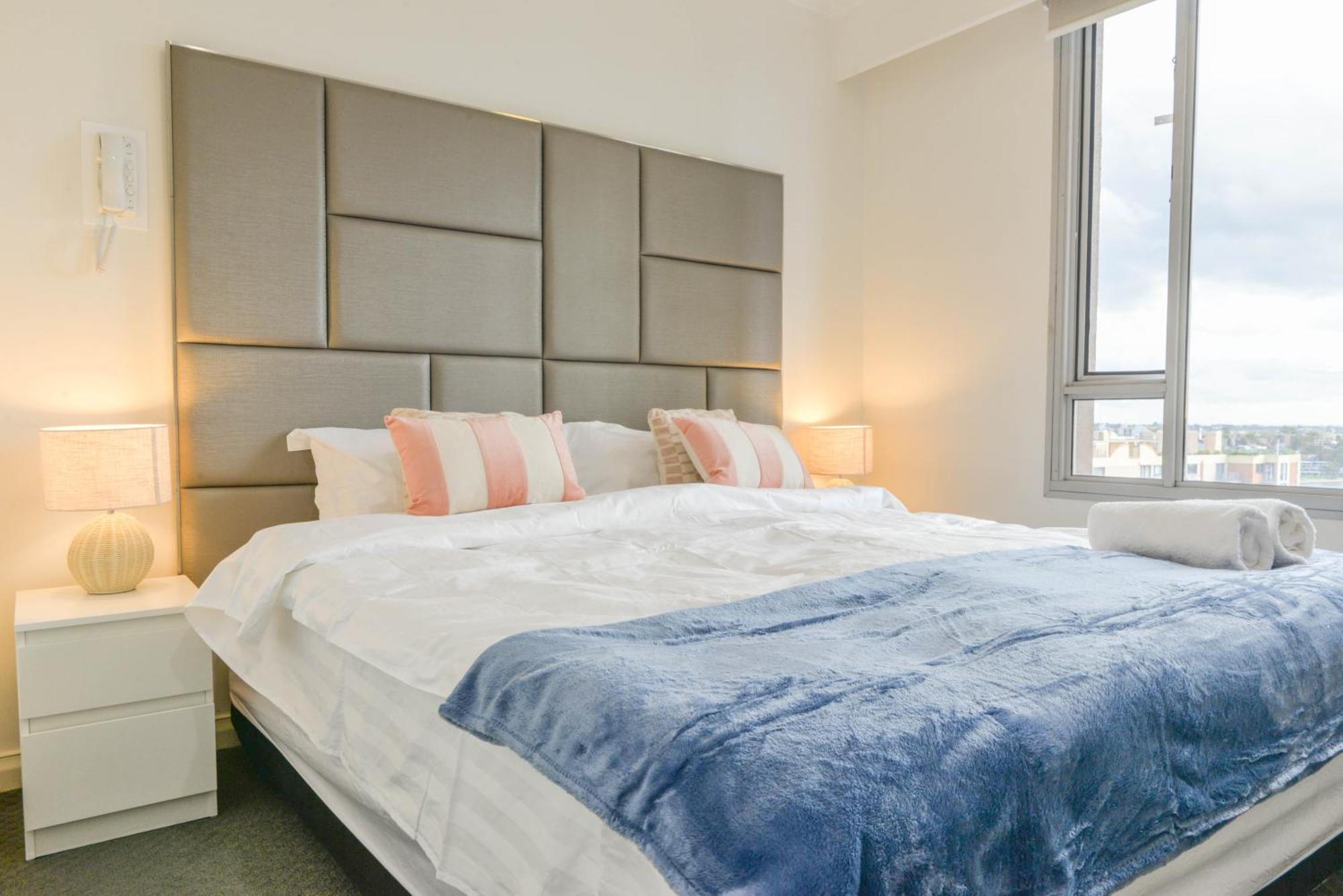 Stunning With High-level Views Apartment *